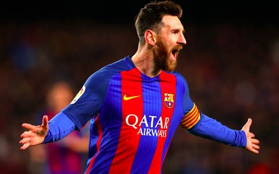 九体育热议-阿菲夫庆祝时被队友扑倒